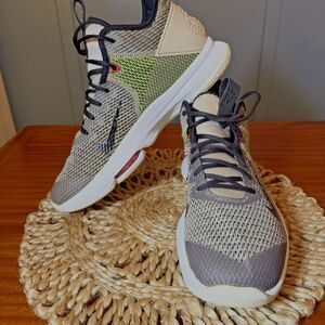 Nike Green and Gray Athletic Shoes Modern Breathable Design